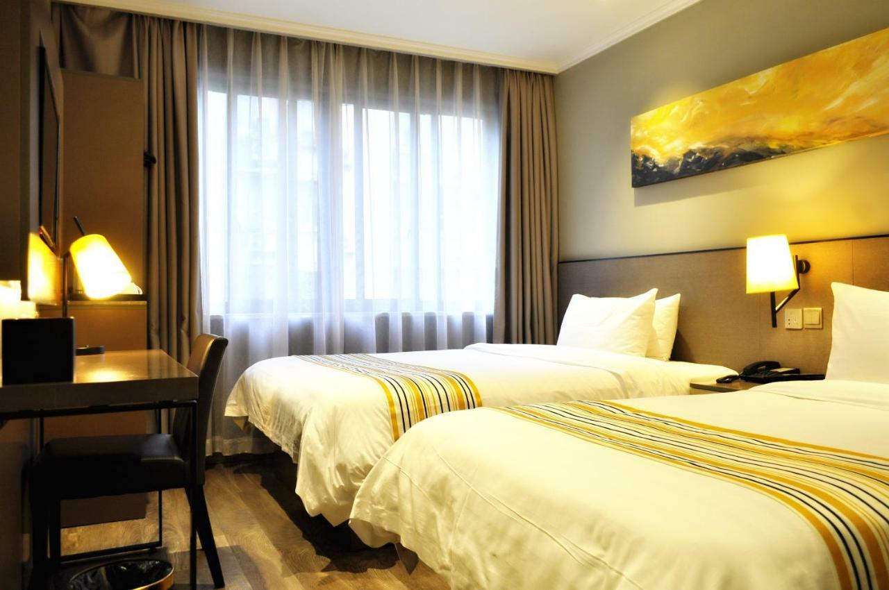 Huaihai Road Sinan Road Hotel