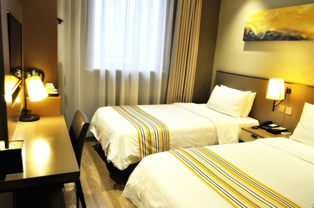 Huaihai Road Sinan Road 3*